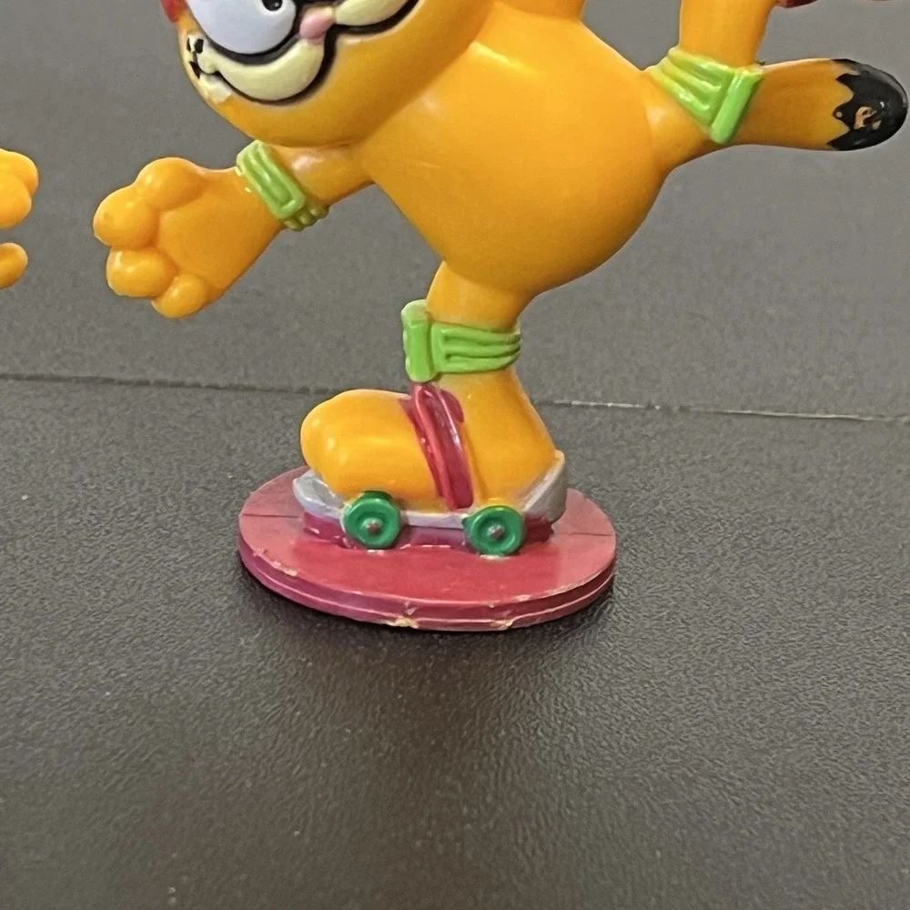 Vintage 1981 Garfield On Roller Skates & In Motion PVC Mini Figurine Figure Lot
